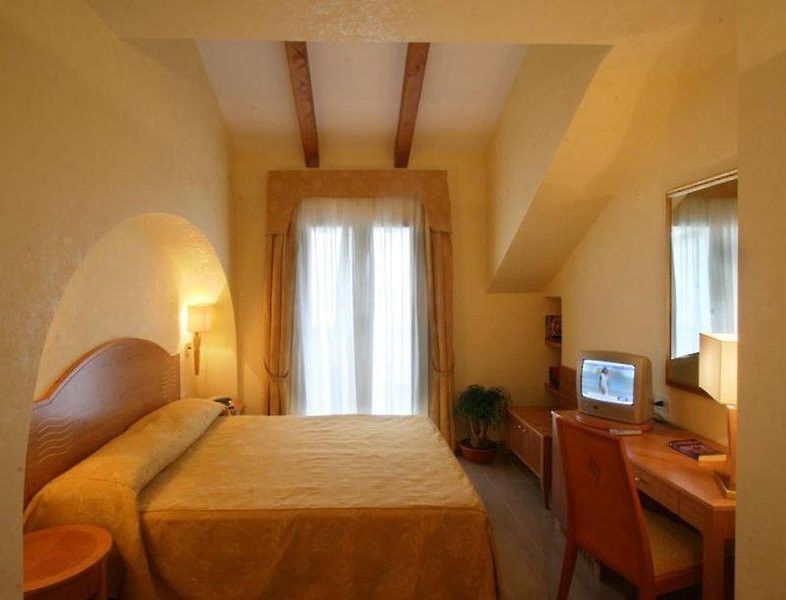 Hotel Tirreno Parghelia Eksteriør bilde