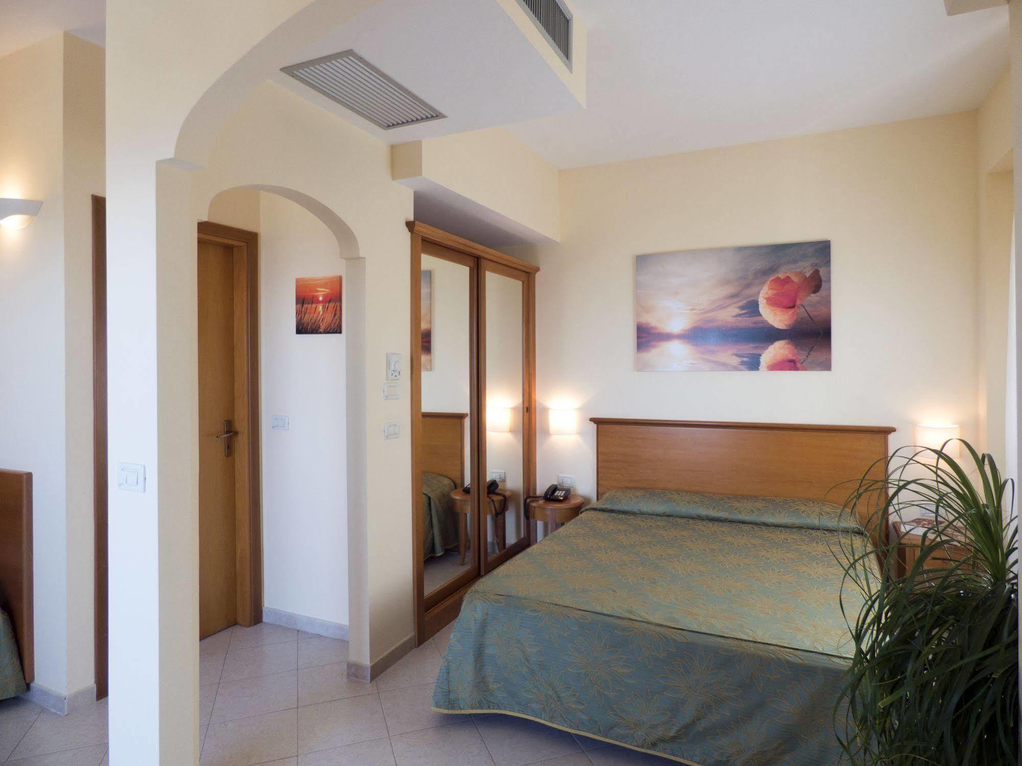 Hotel Tirreno Parghelia Eksteriør bilde