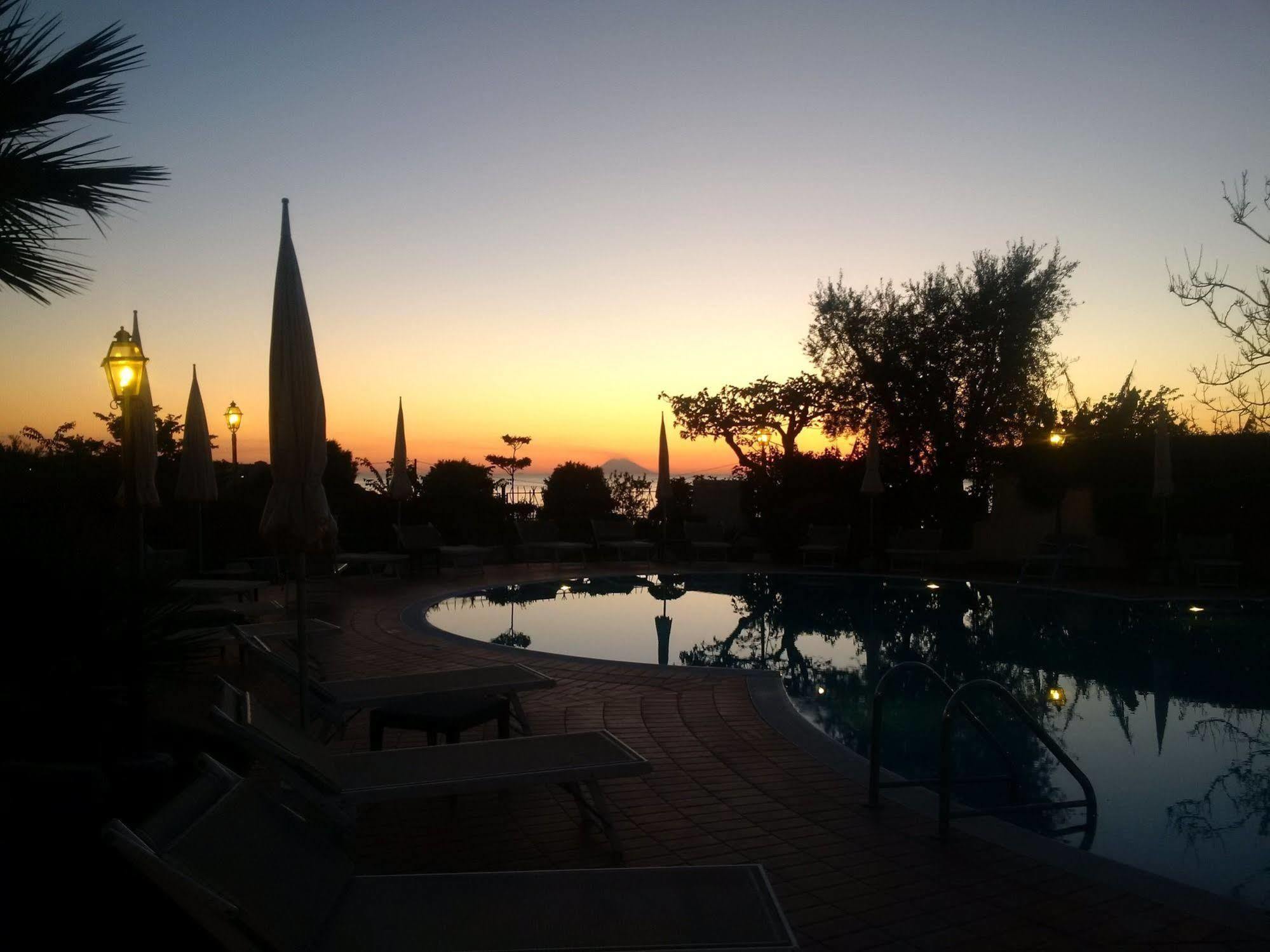 Hotel Tirreno Parghelia Eksteriør bilde